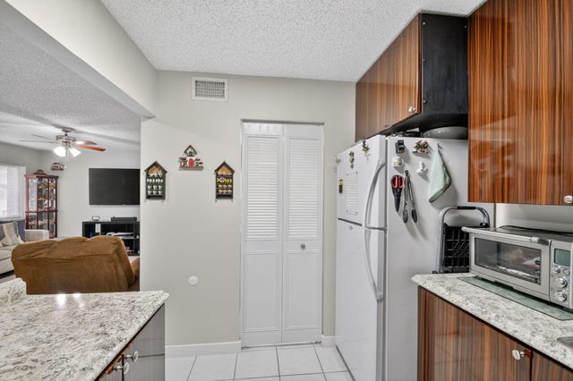 536 Shady Pine Way A2, Greenacres, FL 33415