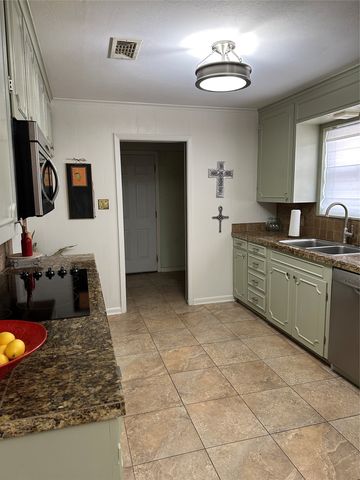 405 N Elm Street, Comanche, TX 76442