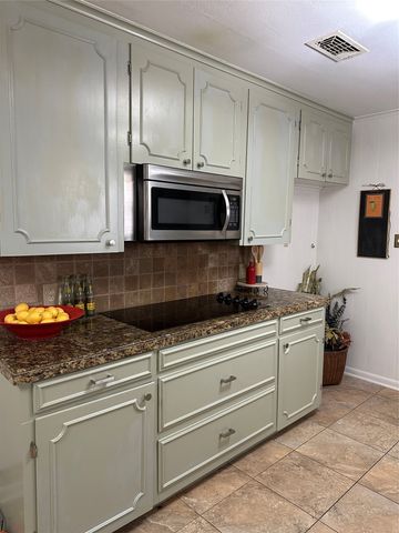 405 N Elm Street, Comanche, TX 76442