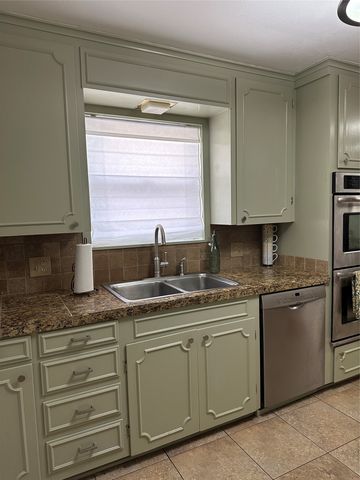 405 N Elm Street, Comanche, TX 76442