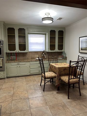 405 N Elm Street, Comanche, TX 76442