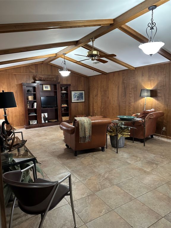 405 N Elm Street, Comanche, TX 76442