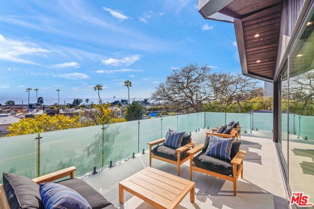 2530 Beverley Avenue, Santa Monica, CA 90405