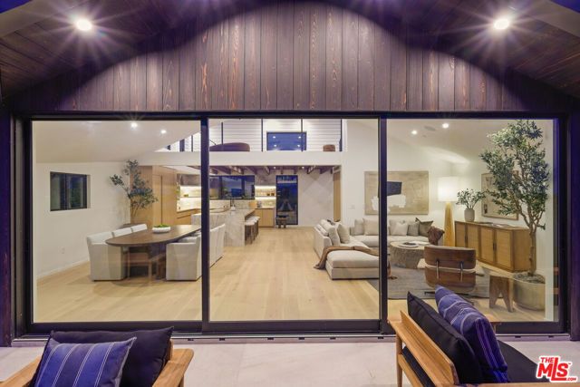 2530 Beverley Avenue, Santa Monica, CA 90405