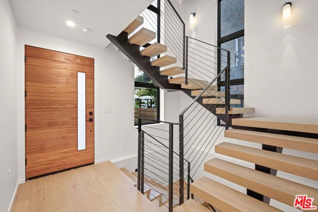 2530 Beverley Avenue, Santa Monica, CA 90405