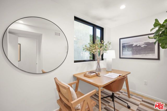 2530 Beverley Avenue, Santa Monica, CA 90405