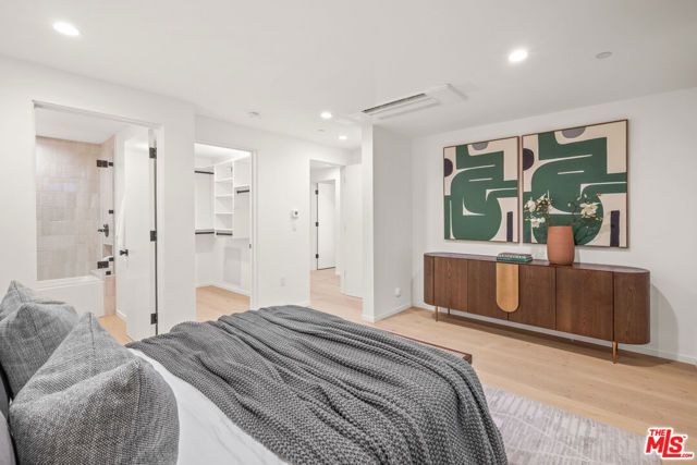 2530 Beverley Avenue, Santa Monica, CA 90405