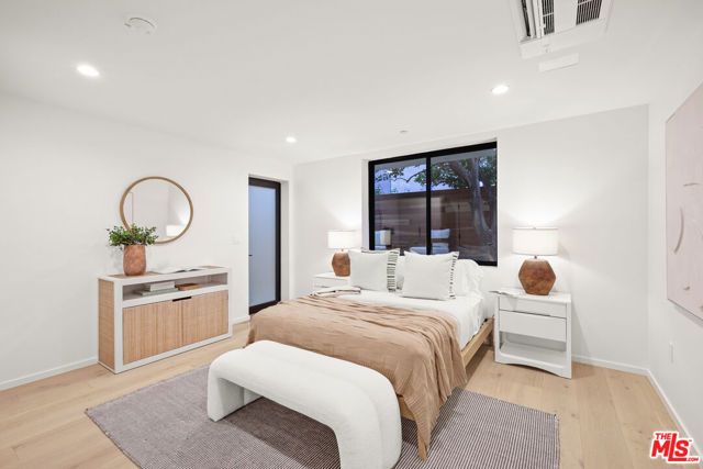 2530 Beverley Avenue, Santa Monica, CA 90405