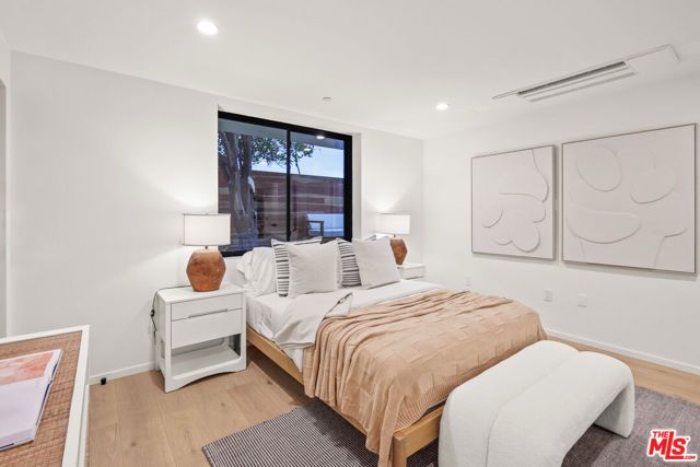 2530 Beverley Avenue, Santa Monica, CA 90405