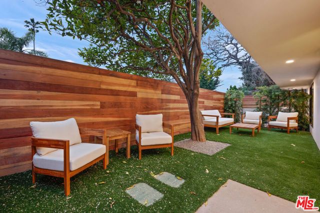 2530 Beverley Avenue, Santa Monica, CA 90405