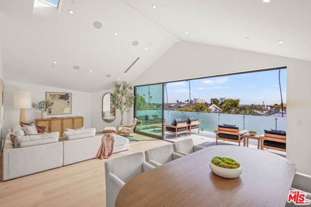 2530 Beverley Avenue, Santa Monica, CA 90405