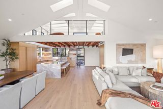 2530 Beverley Avenue, Santa Monica, CA 90405