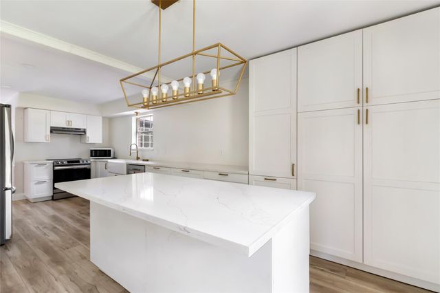 3602 Ridgeview Drive, Missouri City, TX 77459