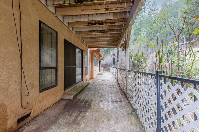19570 Tiger Tail Rd, Grass Valley, CA 95949