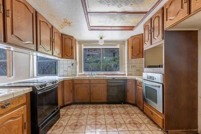 19570 Tiger Tail Rd, Grass Valley, CA 95949
