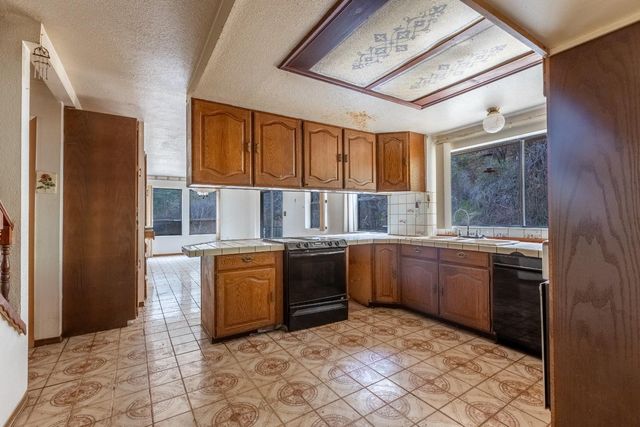 19570 Tiger Tail Rd, Grass Valley, CA 95949