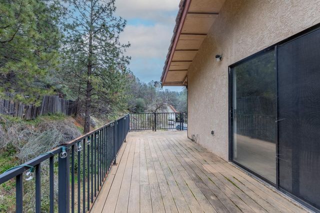 19570 Tiger Tail Rd, Grass Valley, CA 95949
