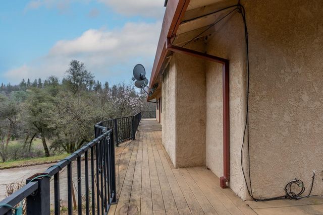 19570 Tiger Tail Rd, Grass Valley, CA 95949
