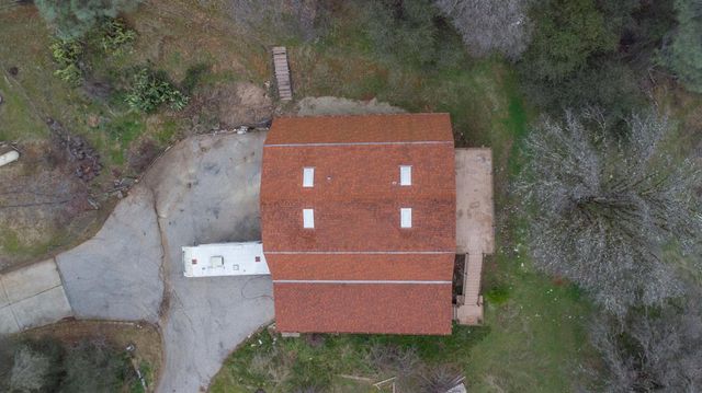 19570 Tiger Tail Rd, Grass Valley, CA 95949