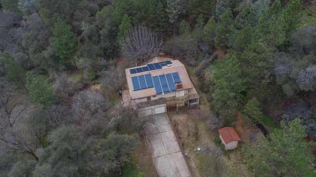 19570 Tiger Tail Rd, Grass Valley, CA 95949
