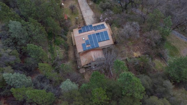 19570 Tiger Tail Rd, Grass Valley, CA 95949