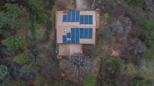 19570 Tiger Tail Rd, Grass Valley, CA 95949