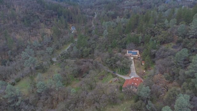 19570 Tiger Tail Rd, Grass Valley, CA 95949