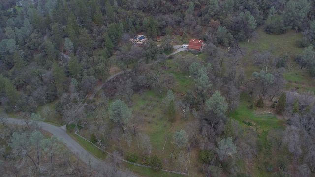 19570 Tiger Tail Rd, Grass Valley, CA 95949
