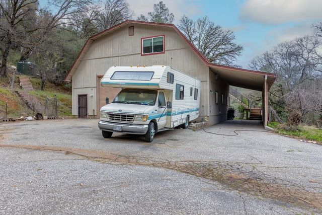 19570 Tiger Tail Rd, Grass Valley, CA 95949