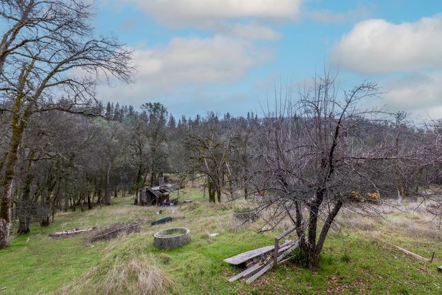 19570 Tiger Tail Rd, Grass Valley, CA 95949