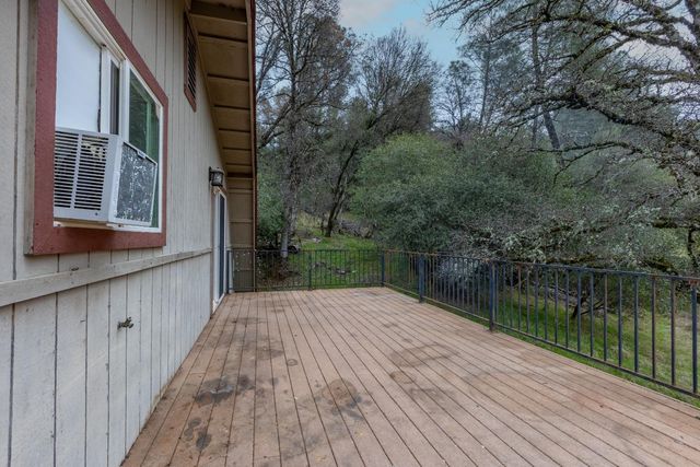 19570 Tiger Tail Rd, Grass Valley, CA 95949