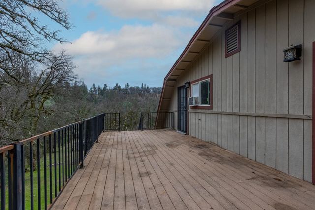 19570 Tiger Tail Rd, Grass Valley, CA 95949