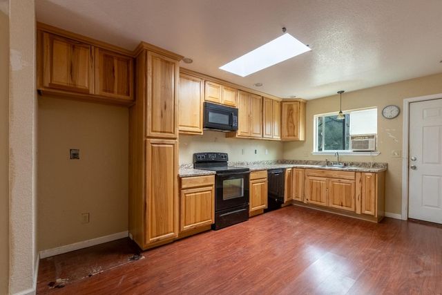 19570 Tiger Tail Rd, Grass Valley, CA 95949