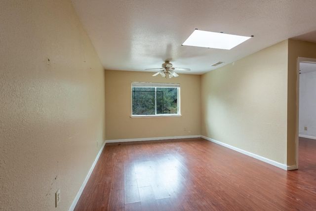 19570 Tiger Tail Rd, Grass Valley, CA 95949