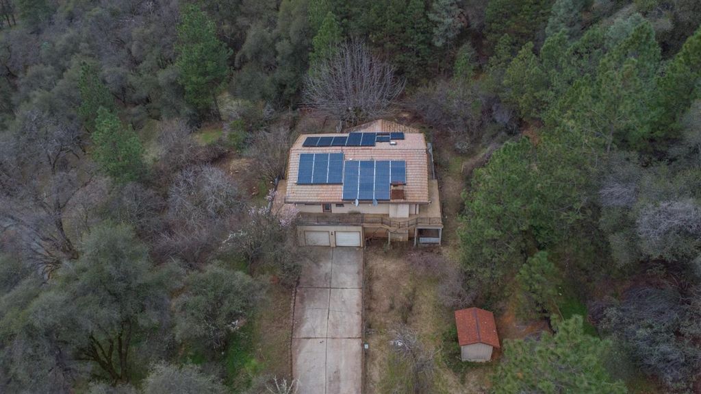 19570 Tiger Tail Rd, Grass Valley, CA 95949