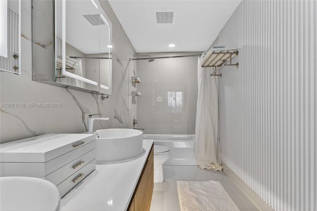 121 NE 34th Street L305, Miami, FL 33137