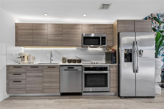 121 NE 34th Street L305, Miami, FL 33137