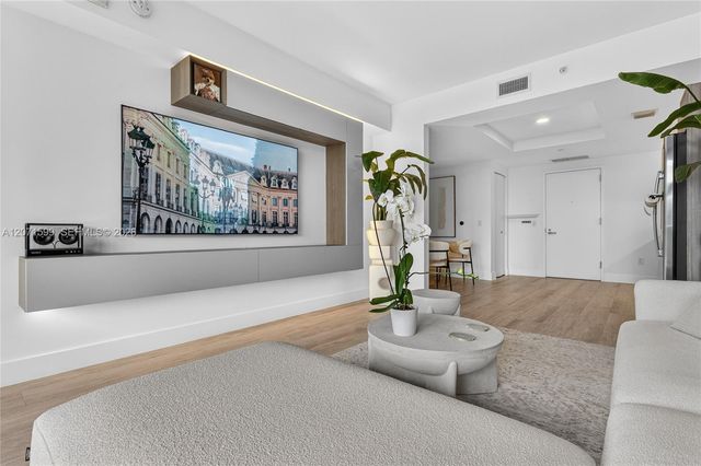 121 NE 34th Street L305, Miami, FL 33137