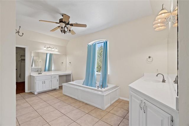 10400 Fawn Trail Road, Mustang, OK 73064