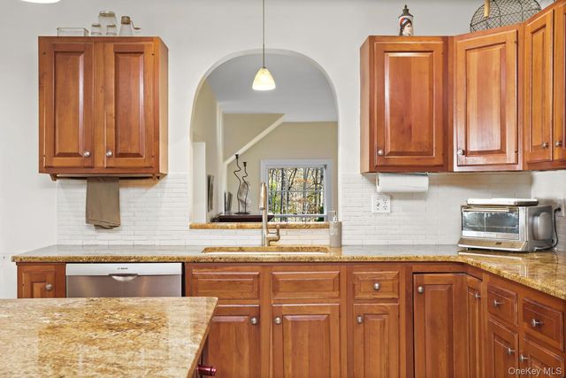 517 Old Chappaqua Road, Briarcliff Manor, NY 10510