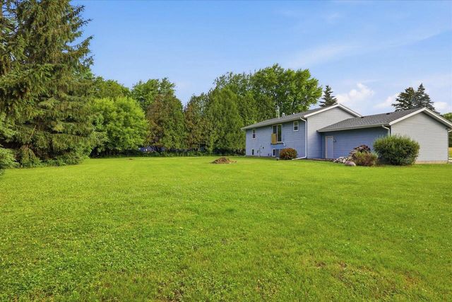W226N8085 Rolling Hills DRIVE, Lisbon, WI 53089