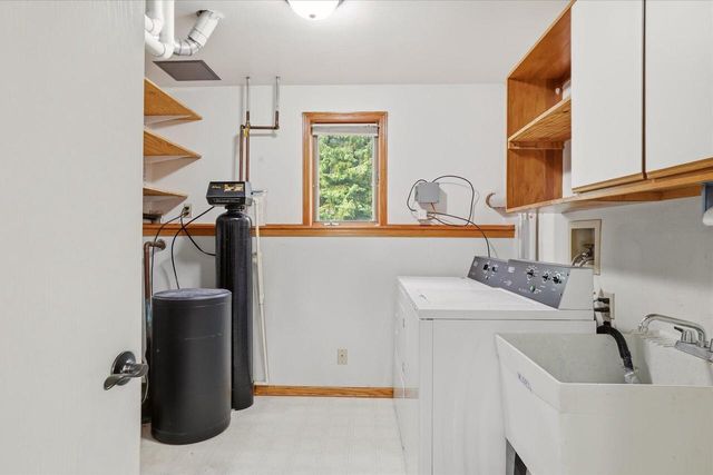 W226N8085 Rolling Hills DRIVE, Lisbon, WI 53089