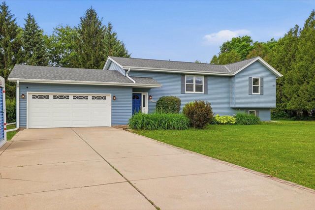W226N8085 Rolling Hills DRIVE, Lisbon, WI 53089