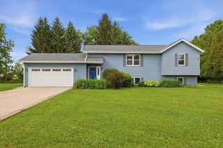 W226N8085 Rolling Hills DRIVE, Lisbon, WI 53089