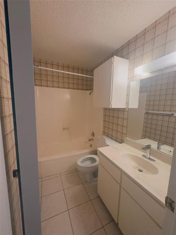 1202 Hi Stirrup 409, Horseshoe Bay, TX 78657
