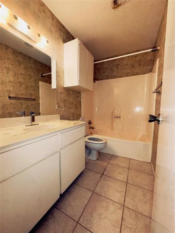 1202 Hi Stirrup 409, Horseshoe Bay, TX 78657