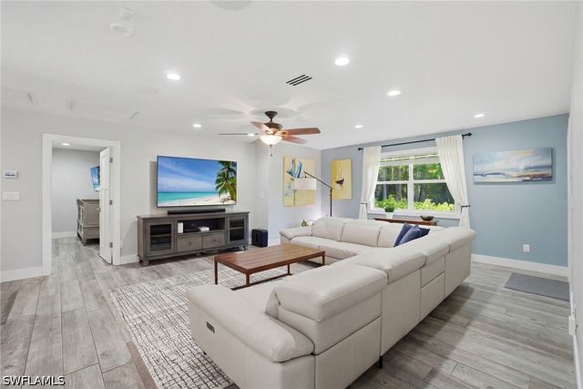 421 14th AVE NW, Naples, FL 34120