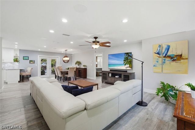 421 14th AVE NW, Naples, FL 34120