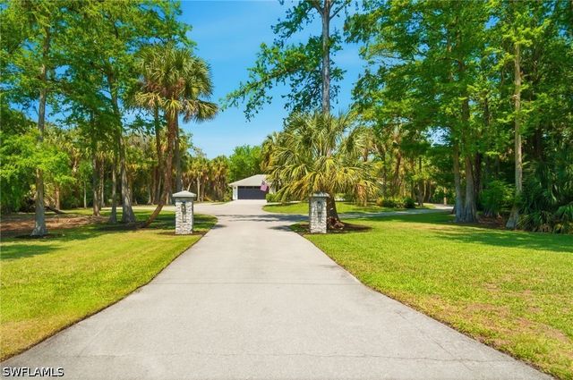 421 14th AVE NW, Naples, FL 34120