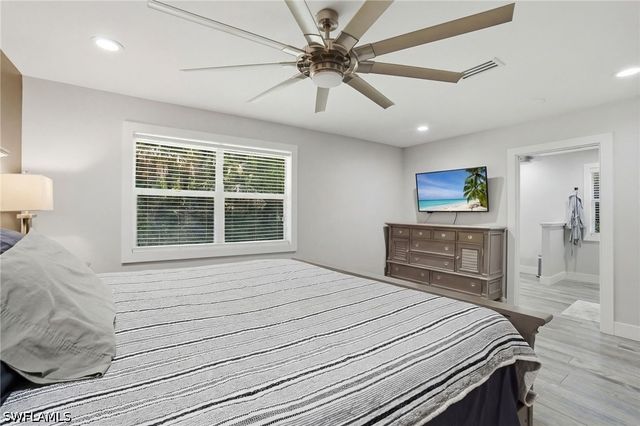 421 14th AVE NW, Naples, FL 34120